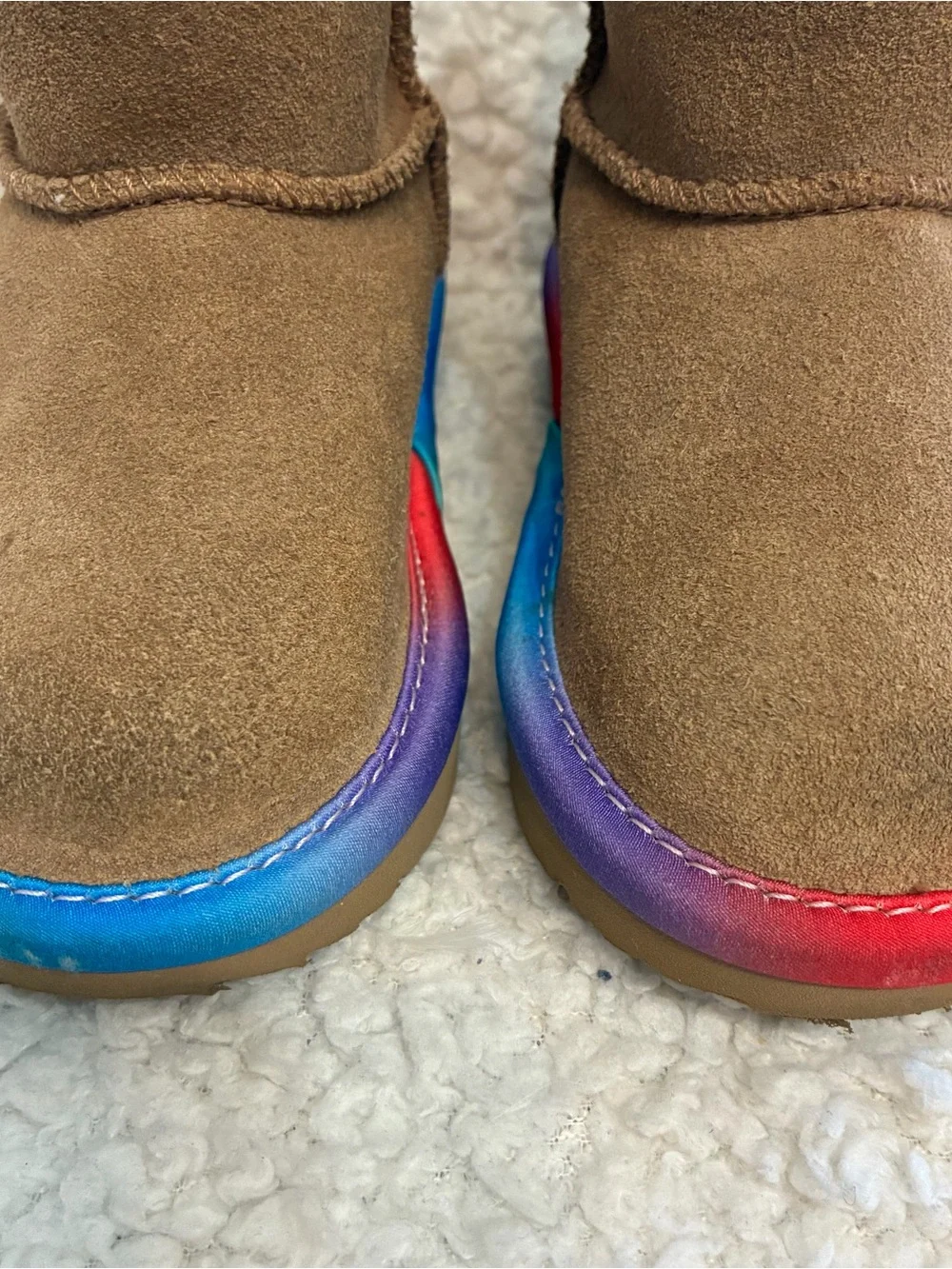 UGG Kids Classic Chestnut Girls Short Rainbow Boots Youth Size 6